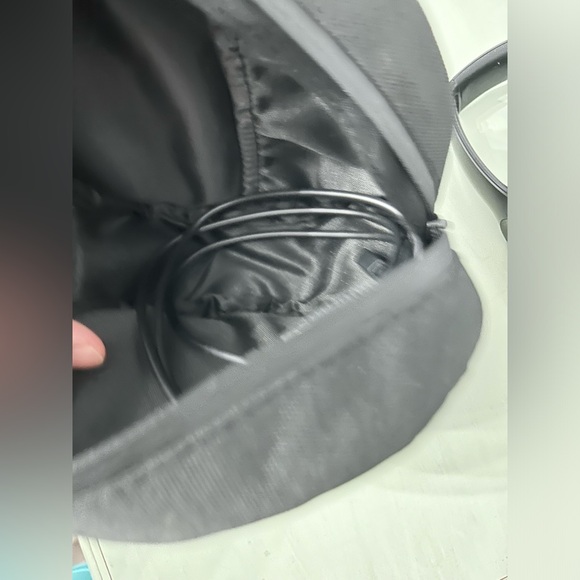 Beats Solo3 Wireless On-Ear Headphones - Picture 2 of 10